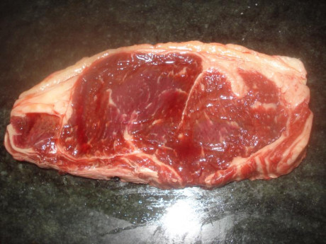 Hoy para comer acelgas hervidas y chuletón de vaca gallega vieja con seis semanas de maduración en cámara 40