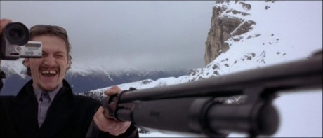 Compañeros,

En vista de las ganas de algunos (Elcafe, Wilcow, Vrakk, etc) por adivinar armas de películas 70