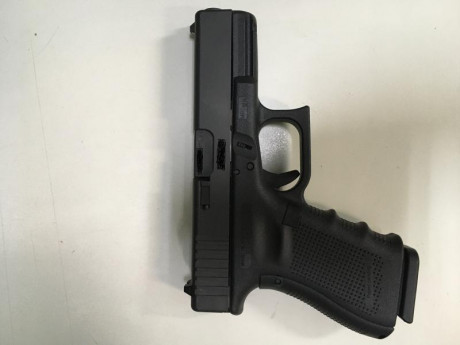 hola, vendo Glock 19, Gen 4. Esta nueva, a estrenar (digo bien, a estrenar pq no ha sido usada nunca, 00