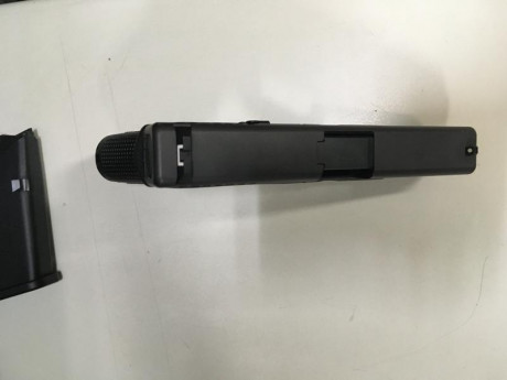 hola, vendo Glock 19, Gen 4. Esta nueva, a estrenar (digo bien, a estrenar pq no ha sido usada nunca, 11
