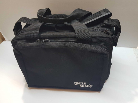 Vendo bolsa para el tiro Uncle Mike's realizada en cordura de alta resistencia. La bolsa esta impecable 00
