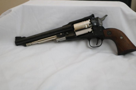 Vendo este magnífico revolver RUGER, modelo conmemorativo Americano del calibre 44 con miras micrométricas, 02