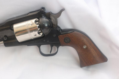Vendo este magnífico revolver RUGER, modelo conmemorativo Americano del calibre 44 con miras micrométricas, 01