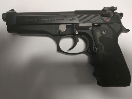 Vendida.
pistola Beretta modelo FS92 calibre 9 en muy buen estado. Con alza regulable. Guiada en A, pero 01