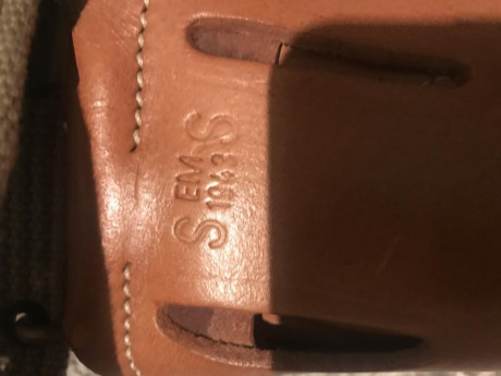 Saco a la venta este lote compuesto por cinturón, funda de pistola de cuero, porta cantimplora y porta 00