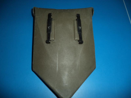 Pala plegable US Army, con funda de plástico con enganches ALICE usada -- 20 € (No es una copia china)

Cantimplora 01