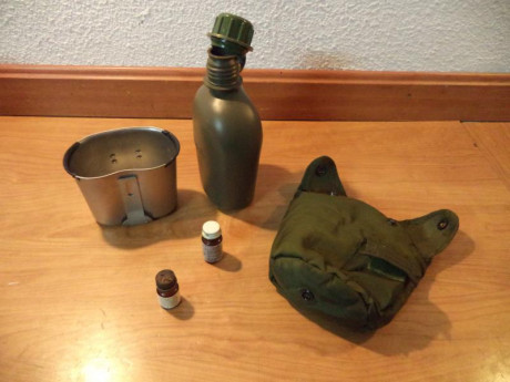 Pala plegable US Army, con funda de plástico con enganches ALICE usada -- 20 € (No es una copia china)

Cantimplora 00