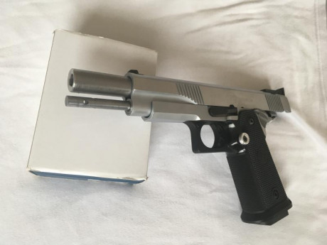 Vendo pistola SPS mach de 6 pulgadas, 9mm en acero inox,
viene con funda original y dos cargadores,alza 00