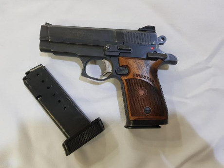 Pistola marca Star , modelo Firestar m43 , calibre 9 pb , con dos cargadores (uno de ellos con +1 y con 00