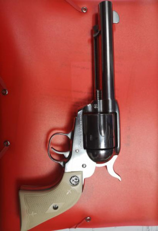 no tener tiempo vendo mi Ruger en acero inox y calibre .45 Colt. El arma está como nueva, no tendrá ni 20