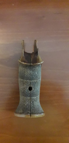 Vendo cacha de la marca Kn (nill-Griffe) para revolver SW. 
Características: SW K/L 02