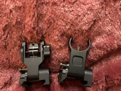 Vendo punto de mira y trasera (front & rear sights) abatibles para el raíl picatinny. Están nuevos, 00