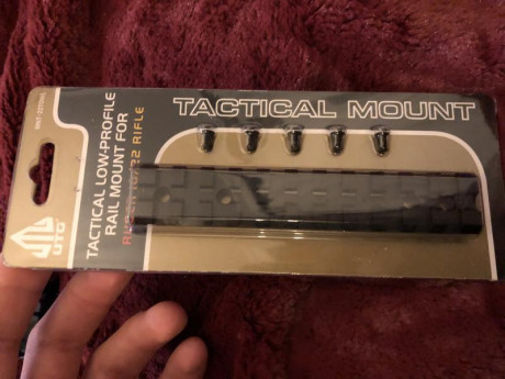 Nueva en su embalaje original, con sus tornillos. Facilísima instalación.

  Precio: 10€   más envío si 01