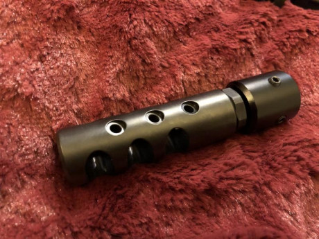 Vendo bocacha de 5,56 válida para todas las roscas de dicho calibre y adaptador de dicha bocacha para 02