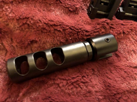 Vendo bocacha de 5,56 válida para todas las roscas de dicho calibre y adaptador de dicha bocacha para 01