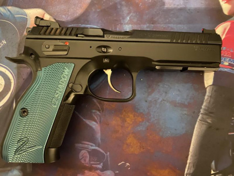 Hola Muy buenas,
Pues eso vendo mi CZ Shadow 2, por cambio de división. El arma esta afinada solo de muelles, 02