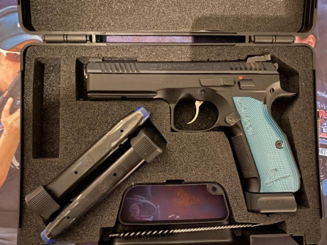 Hola Muy buenas,
Pues eso vendo mi CZ Shadow 2, por cambio de división. El arma esta afinada solo de muelles, 10