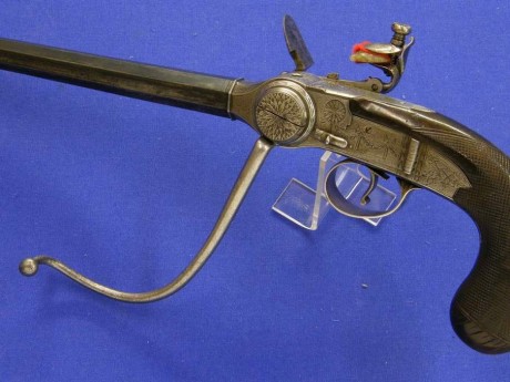 Voy a colocar unas fotos de un arma larga alemana de llave de mecha del siglo XVI. 22