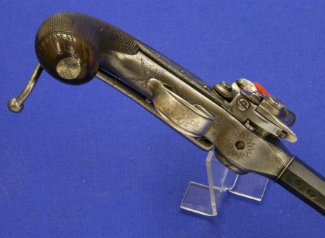 Voy a colocar unas fotos de un arma larga alemana de llave de mecha del siglo XVI. 20