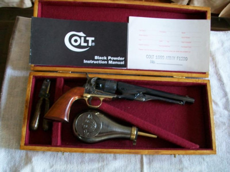 En Madrid, vendo revolver Colt 1860 Army, auténtico,  ( es un Colt USA, no una réplica), calibre 44, serie 00
