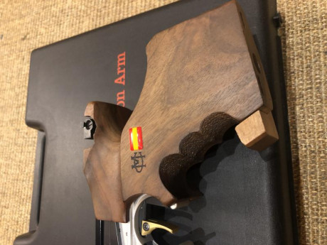 Hola a tod@s....  VENDIDA!!
Vendo cacha TALLA M para una Morini CM22.  Está impecable como se puede ver 02