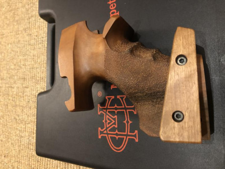 Hola a tod@s....  VENDIDA!!
Vendo cacha TALLA M para una Morini CM22.  Está impecable como se puede ver 12