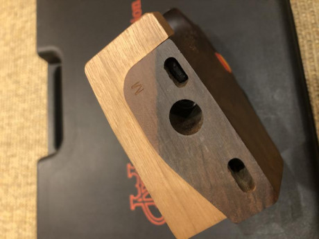 Hola a tod@s....  VENDIDA!!
Vendo cacha TALLA M para una Morini CM22.  Está impecable como se puede ver 11