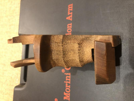  17F0BB3F-DA78-45BE-8C64-D5FC015F2120.jpeg Hola a tod@s.... 
vendo una cacha Rink,  talla M para una Morini 10