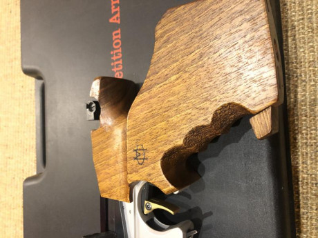 Hola a tod@s....  VENDIDA!!
vendo cacha CM Cesáreo Morini para una Morini CM22.. 
es talla M y se encuentra 01