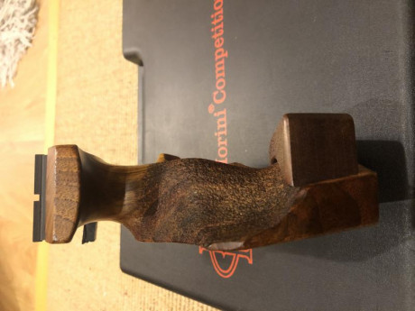 Hola a tod@s....  VENDIDA!!
vendo cacha CM Cesáreo Morini para una Morini CM22.. 
es talla M y se encuentra 11