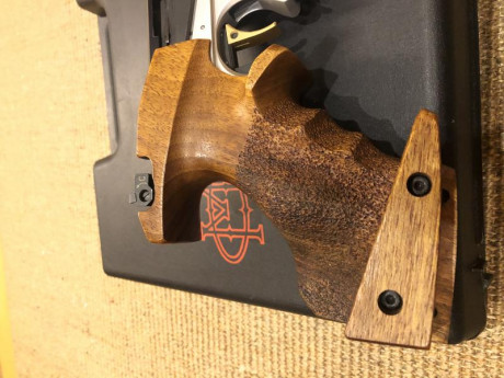 Hola a tod@s....  VENDIDA!!
vendo cacha CM Cesáreo Morini para una Morini CM22.. 
es talla M y se encuentra 10