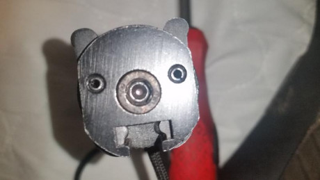 Hola a todos los amigos foreros.
Mi consulta o problema es el siguiente:
Me han regalado un cuchillo de 30