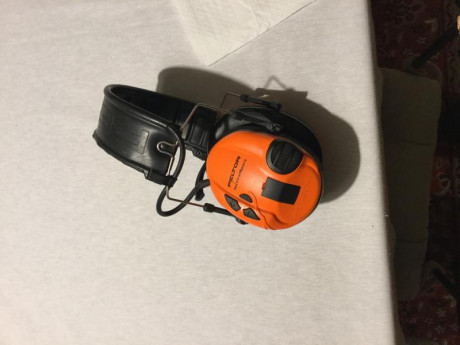 Cascos en buen estado vendo por tener varios están en Madrid portes el comprador
Slds 00