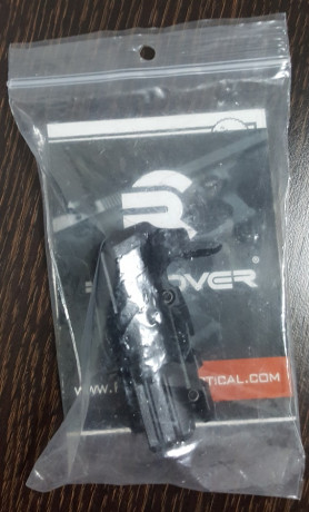 Vendo rail picatinny/weaver Recover de polímero, para Glock 19 de 1ª o 2ª generación, completamente nuevo.

El 00