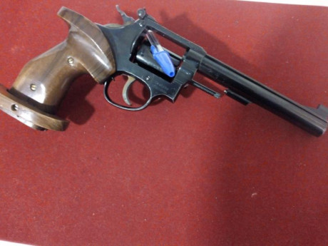 Vendo revolver Taurus del calibre 38 especial, cañon de 6" y cachas anatomicas, el arma es muy precisa
Lo 00