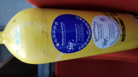 Hola a todos, vendo dos botellas de aire comprimido de 6 litros de capacidad y  una presión de trabajo 70