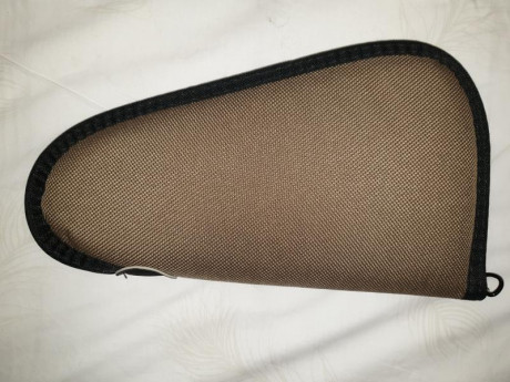 Muy buenas a todos

Pongo a la venta esta funda acolchada de la marca Ruger para arma corta. La funda 02