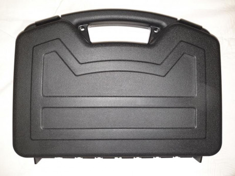 Muy buenas compañeros

Vendo estuche de plástico con interior acolchado para arma corta de hasta 6" 02