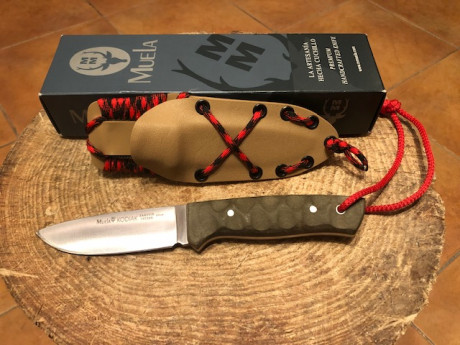Vendo cuchillo Muela Kodiak en acero 14c28n y cachas en micarta verde. Funda de kydex clor arena con paracord 02