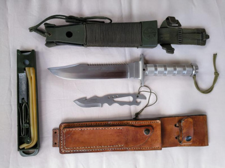Un amigo me ha pedido que ponga el siguiente anuncio:
Cuchillo Jungle  king 1, completo y con todos sus 00