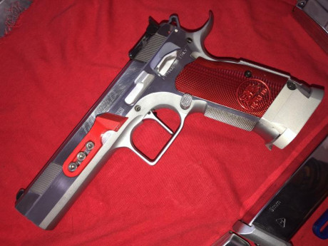 Por dejar el ipsc, vendo mi querida Tanfoglio Limited Custom customizada al estilo Extrem. 
Incluyo piezas 10