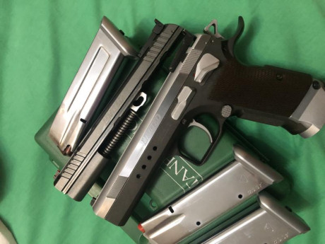 Buenas
Pongo en venta mi tanfoglio con los dos carros del 9 y de 40 
Solo usada en precision. El 40 solo 01