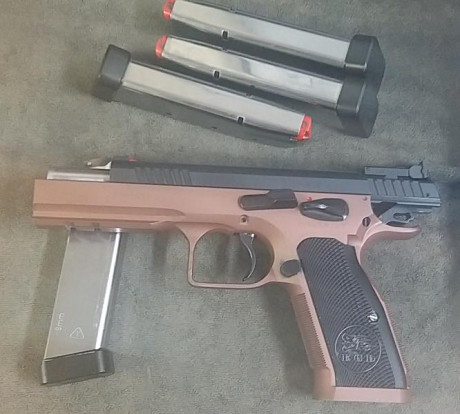 Buenas

Vendo Tanfoglio stock III extrem , con pocos disparos en perfecto estado.1200€.
Teléfono contacto 01