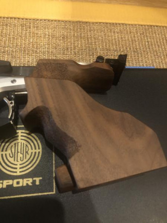•••VENDIDA •••
 
Hola a tod@s... 
 
Vendo cacha talla M (es la Evo nuevo diseño) para la steyr LO10-LP50-LP2 12