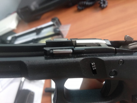 Vendo Glock 19 de tercera generación, se incluye caja original, manual del arma, dos cargadores originales 51