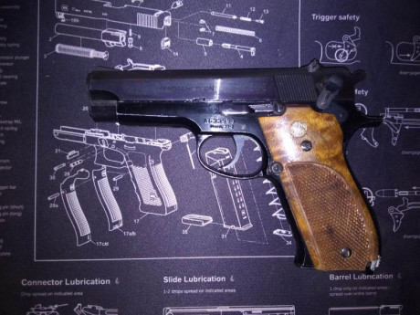 En venta por dejar sitio en el cupo. Las armas están tal y como se ven en las fotos.

CZ75 con dos cargadores, 02