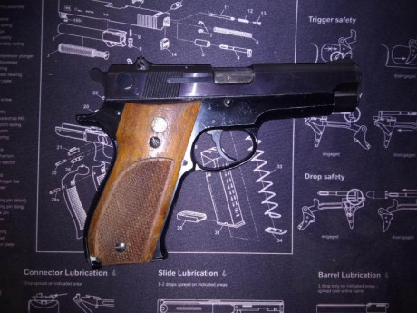 En venta por dejar sitio en el cupo. Las armas están tal y como se ven en las fotos.

CZ75 con dos cargadores, 01
