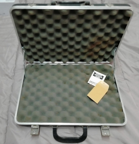 VENDO maletín para guarda y transporte de armas cortas, marca HOPPE´S, robusto y ligero ABS, cerraduras 00