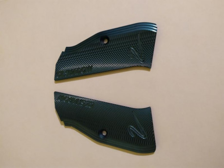 Vendo cachas originales de aluminio, color azul de CZ 75 SHADOW2 (validas para la shadow) , nuevas por 02