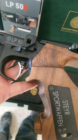 Vendo pistola de aie Steyr LP 50 electronica de 5 disparos por abandono de la competicion. Perfecta para 01